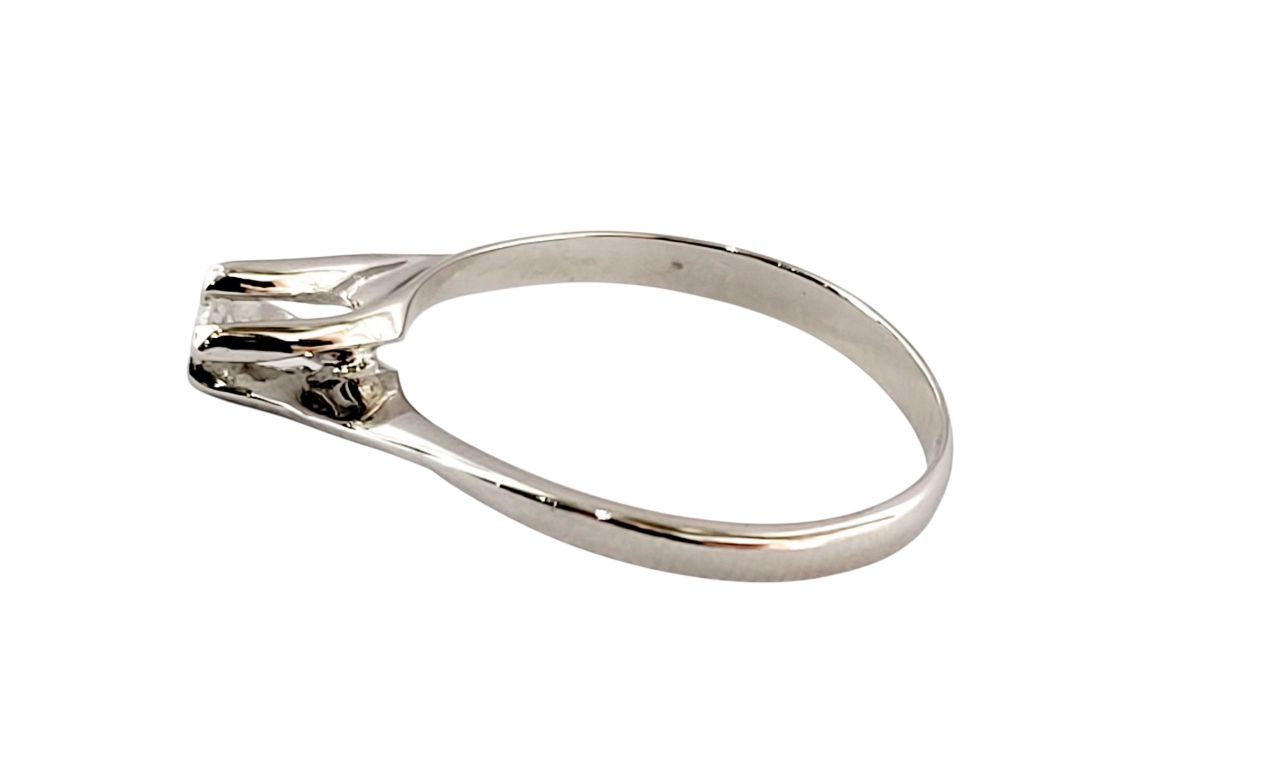 Anello solitario Valentino in oro bianco 18k con Diamante ct 0,10