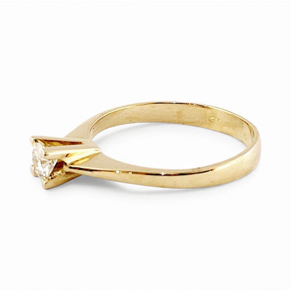 Anello Solitario modello 4 griffe con Diamante 0,25 ct in Oro Giallo 18 kt (750)