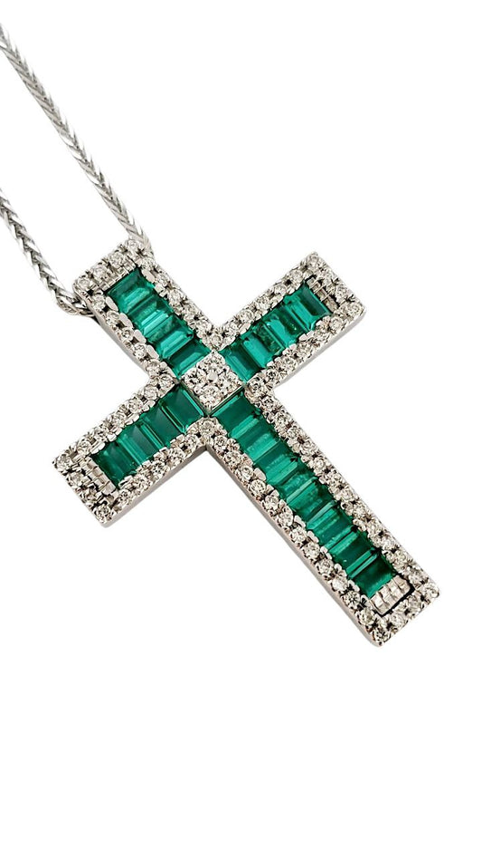 Collana pendente Croce  con Diamanti 0,90 ct e Smeraldi Baguette 2,10 ct in Oro 18 kt (750)