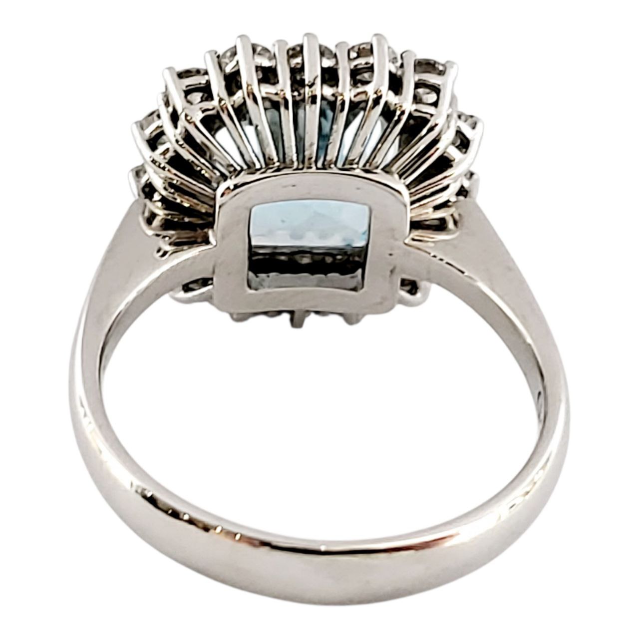 Anello Donna  in Oro Bianco con Topazio azzurro  ct 5,10 e Diamanti ct 0,80 18 kt (750)
