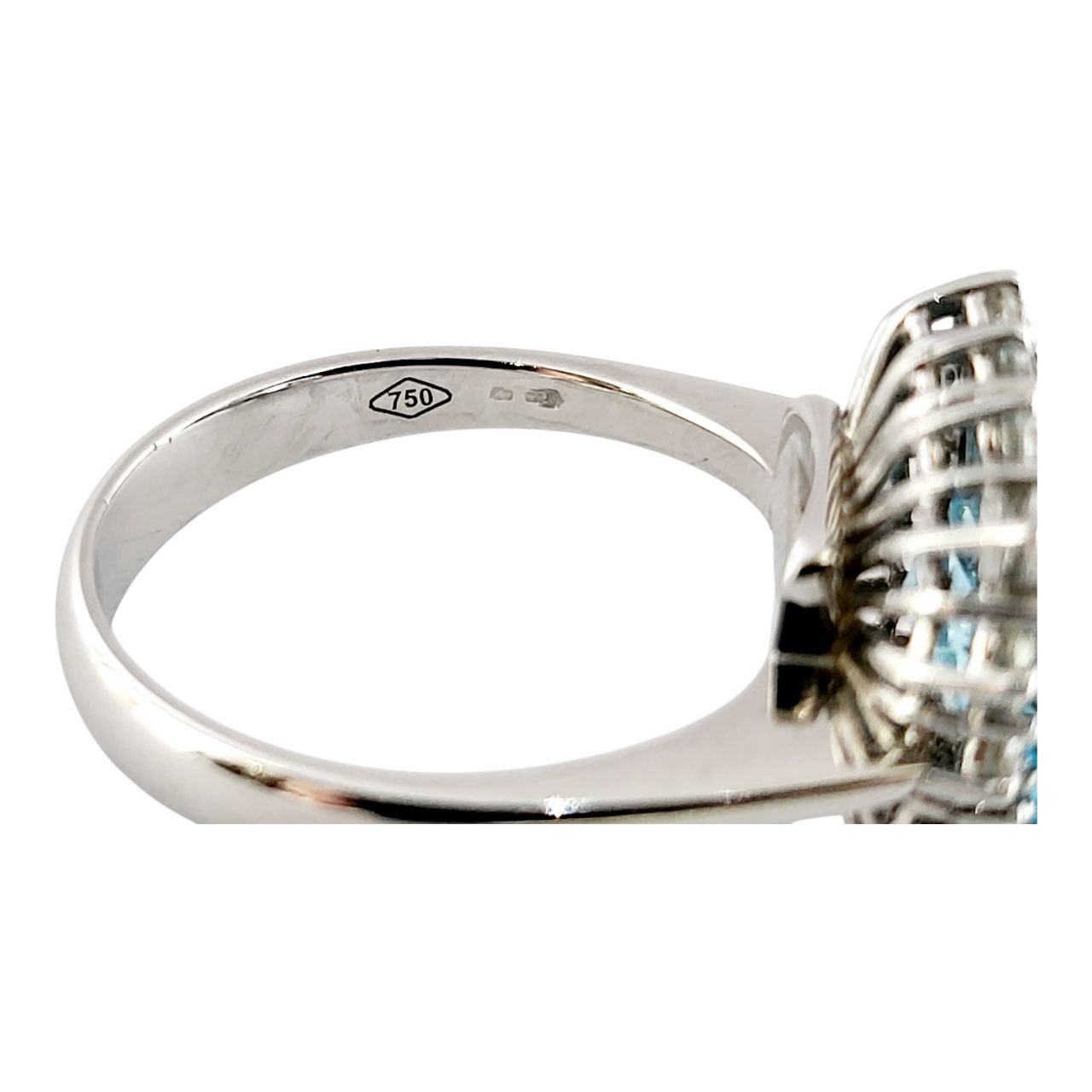 Anello Donna  in Oro Bianco con Topazio azzurro  ct 5,10 e Diamanti ct 0,80 18 kt (750)