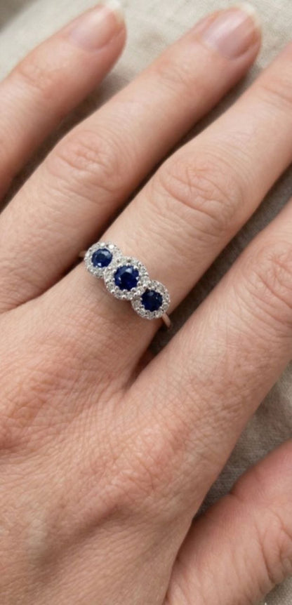 Anello trilogy magic con Zaffiri ct 0,56 e Diamanti ct 0,30 in Oro Bianco 18 kt (750)