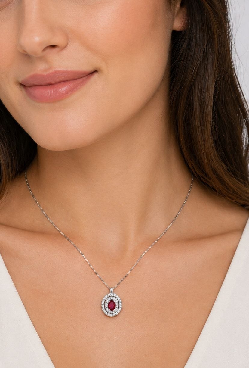 Collana pendente tondo con doppio giro di Diamanti 0,40 ct e Rubino 0,63 ct in oro bianco 18kt (750)