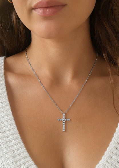 Collana Croce con diamanti ct 0.20 in oro bianco 18kt (750)