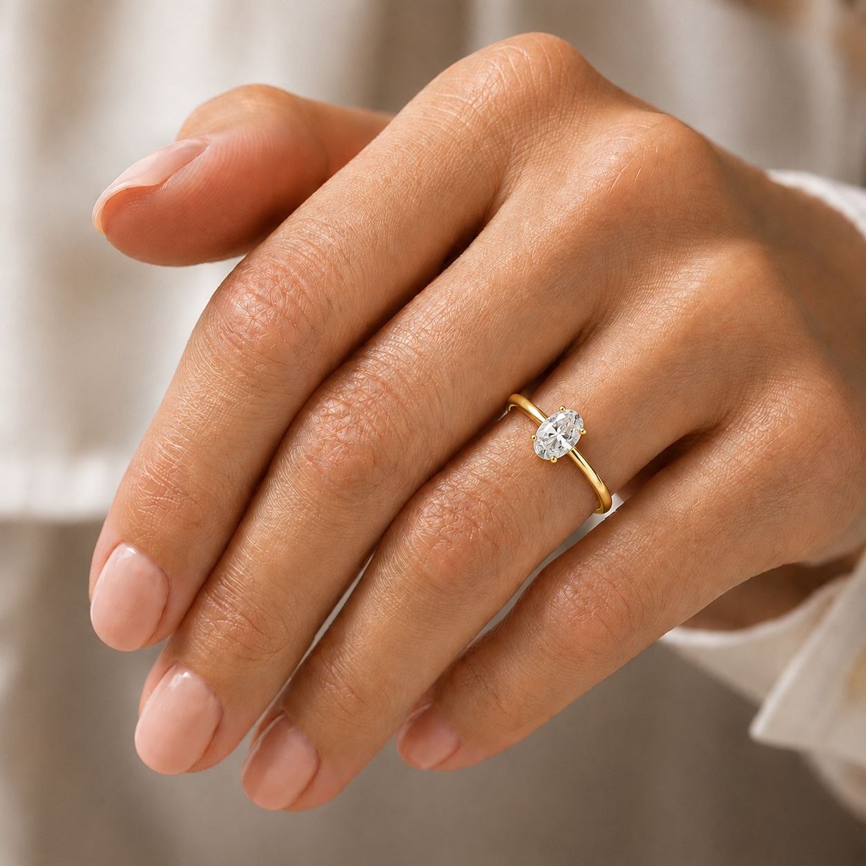 Anello solitario con diamante Ovale  ct 0,30  in oro 18Kt (750) e certificato gemmologico