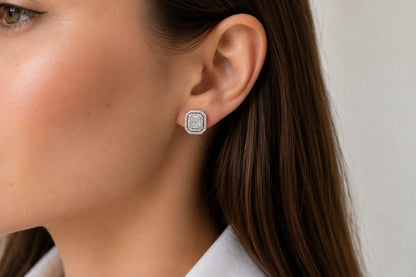 Orecchini a bottone rettangolare impreziosito da Diamanti baguette e taglio brillante 0,75 ct in oro bianco 18kt (750)