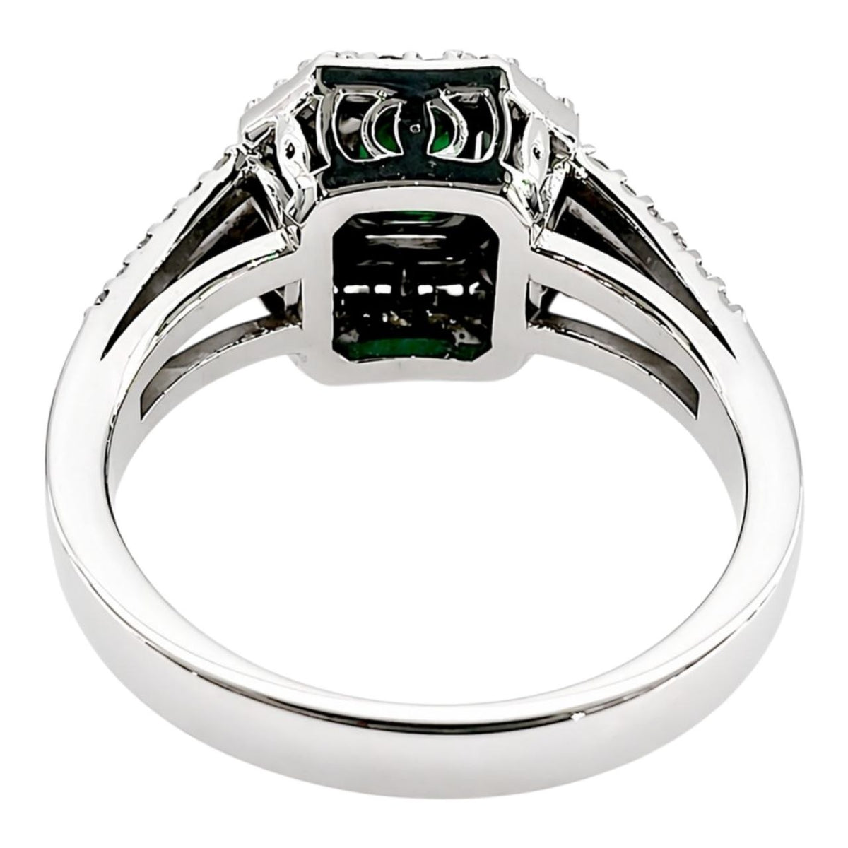 Anello con Smeraldo ct 0,71 e Diamanti ct 0,56 in Oro Bianco 18 kt (750)