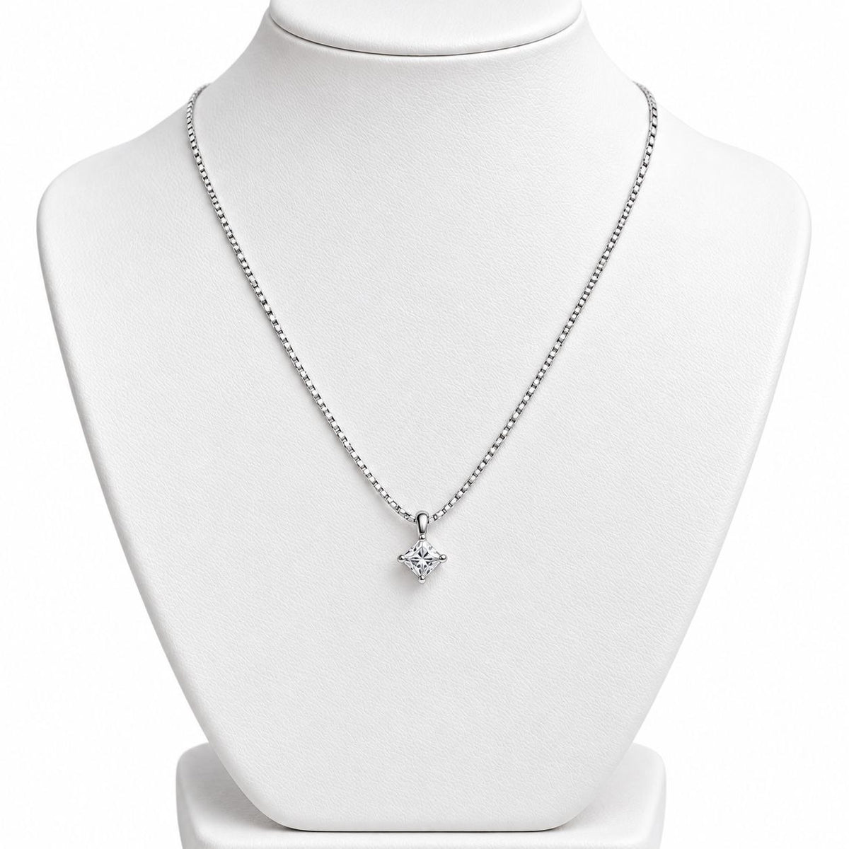 Collana con pendente punto luce con Diamante 0,07 ct in Oro Bianco 18 kt (750)