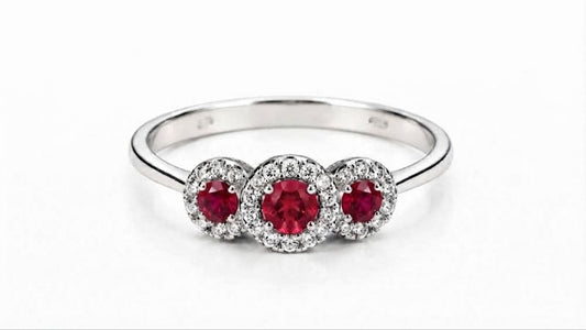 Anello trilogy magic in Oro Bianco con Diamanti 0,24 ct e Rubini 0,45 ct 18kt (750)