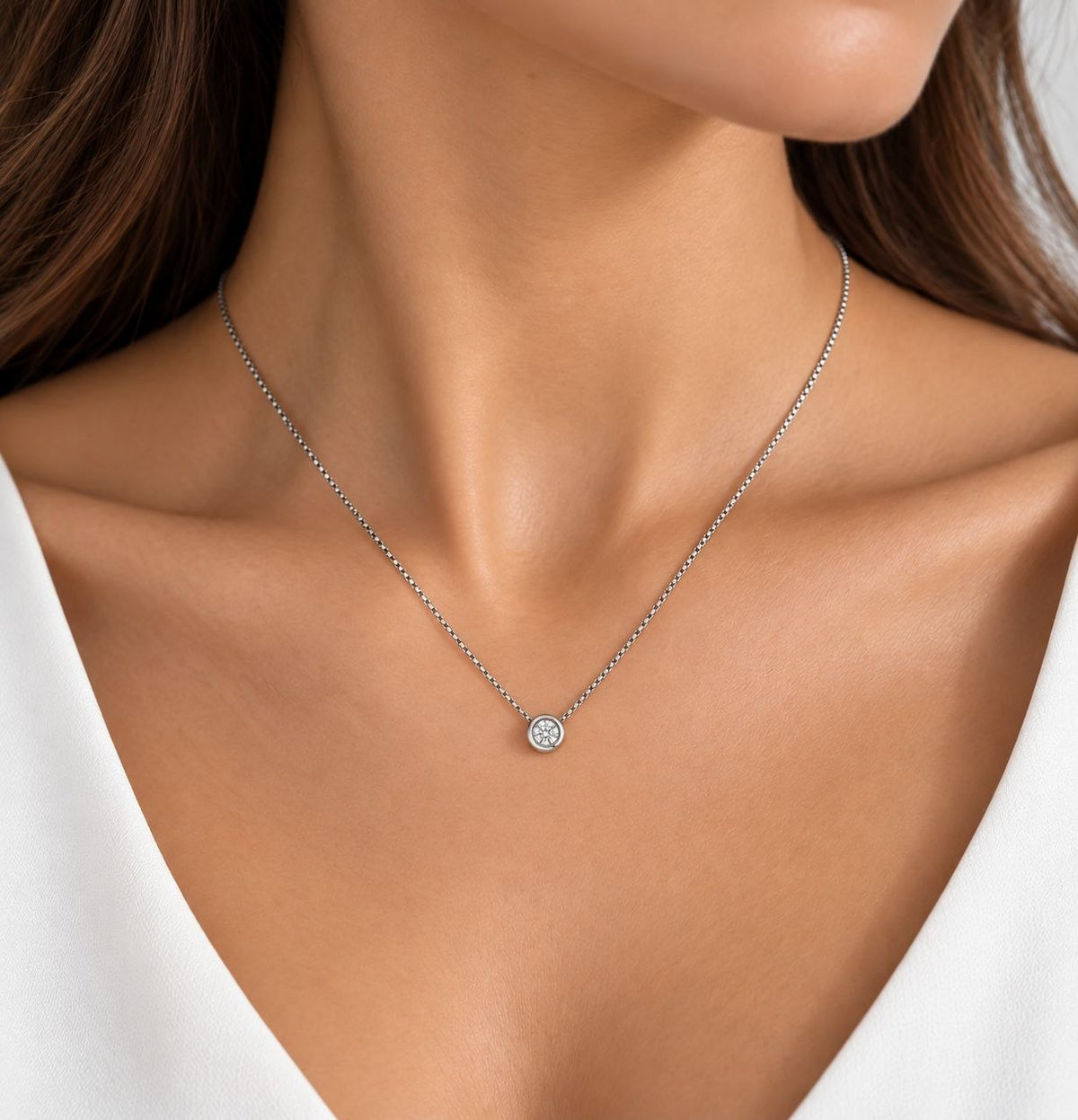 Collana e pendente punto luce a cipollina in Oro Bianco con Diamante 0,10 ct 18 kt (750)
