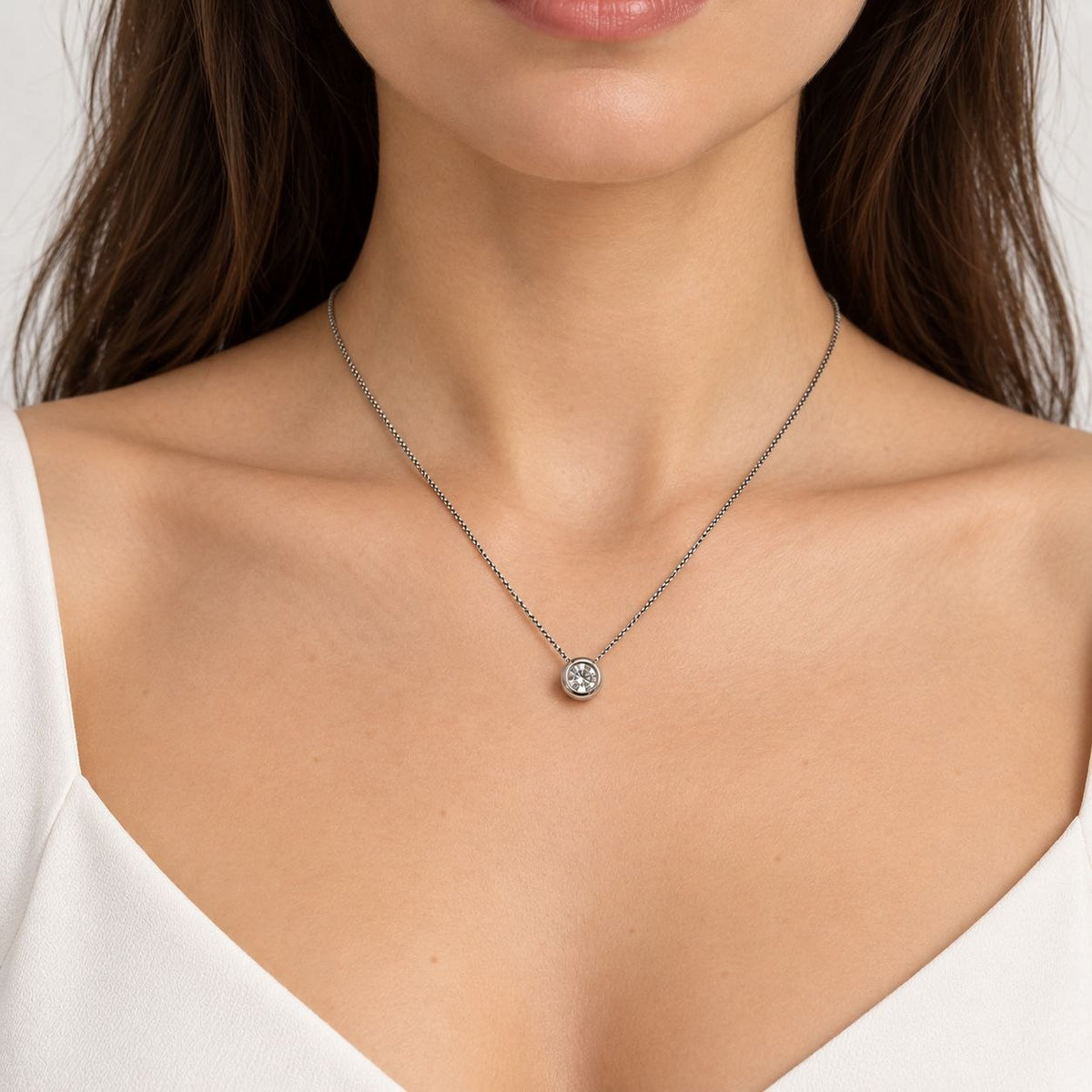 Collana e pendente punto luce a cipollina in Oro Bianco con Diamante 0,30 ct 18 kt (750)
