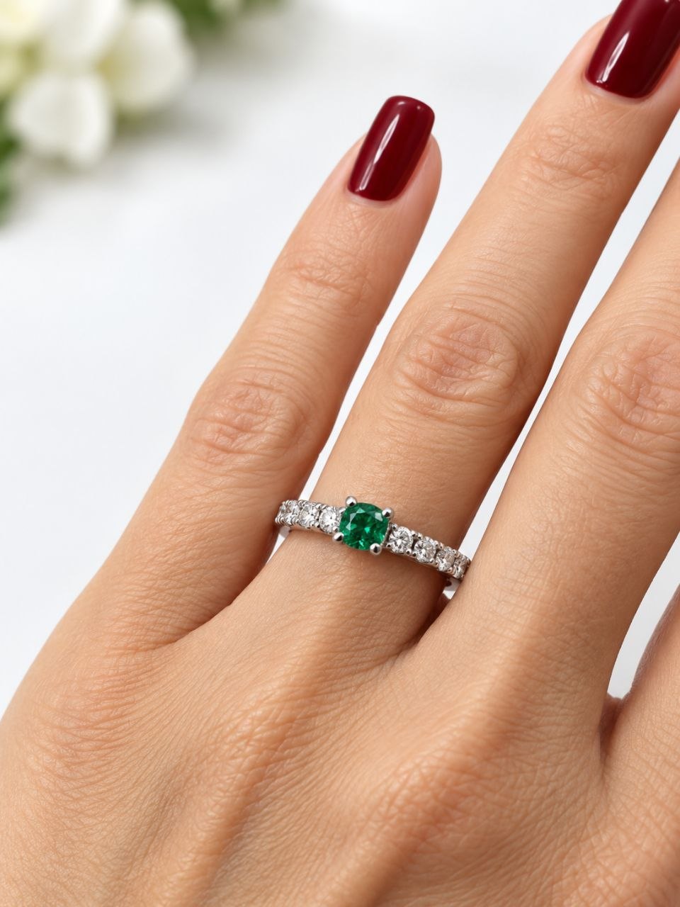 Anello Fantasia con Smeraldo ct 0,35 e Diamanti ct 0,40 in Oro Bianco 18 Kt (750)