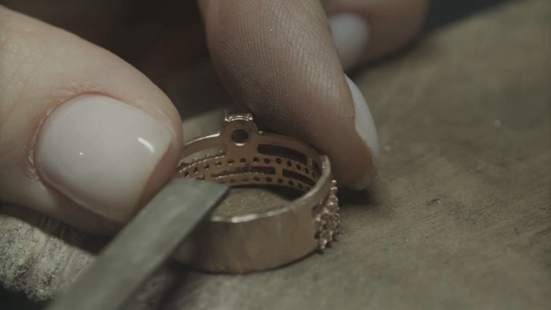 Carica il video: 